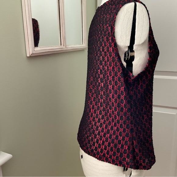 GLORIA VANDERBILT, RED/BLACK SLEEVELESS BLOUSE, SIZE: M - Picture 10 of 10